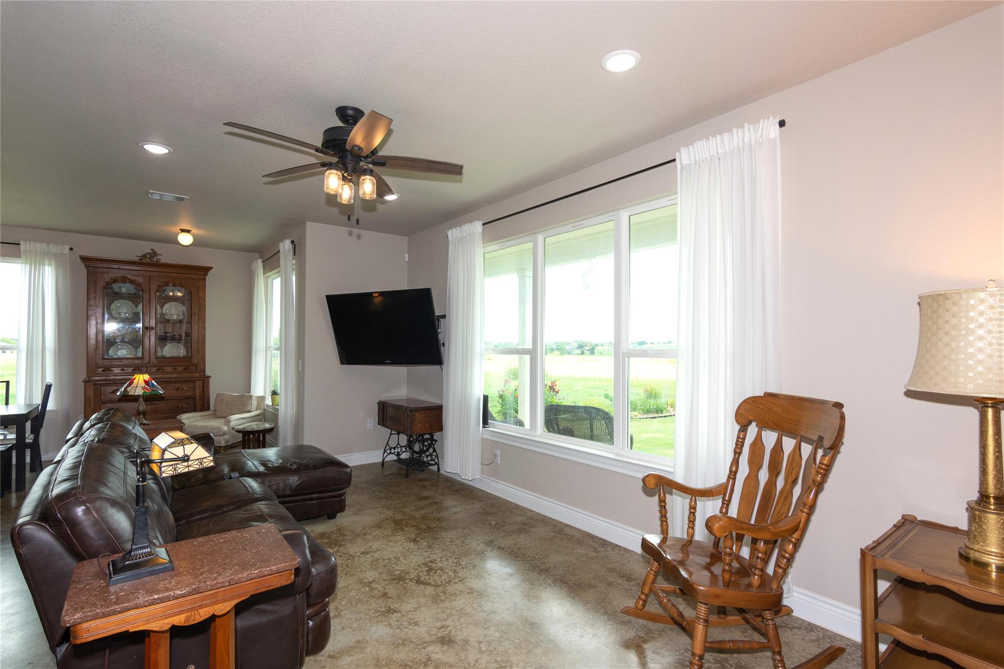 1662 County Road 465, Coupland, TX 78615