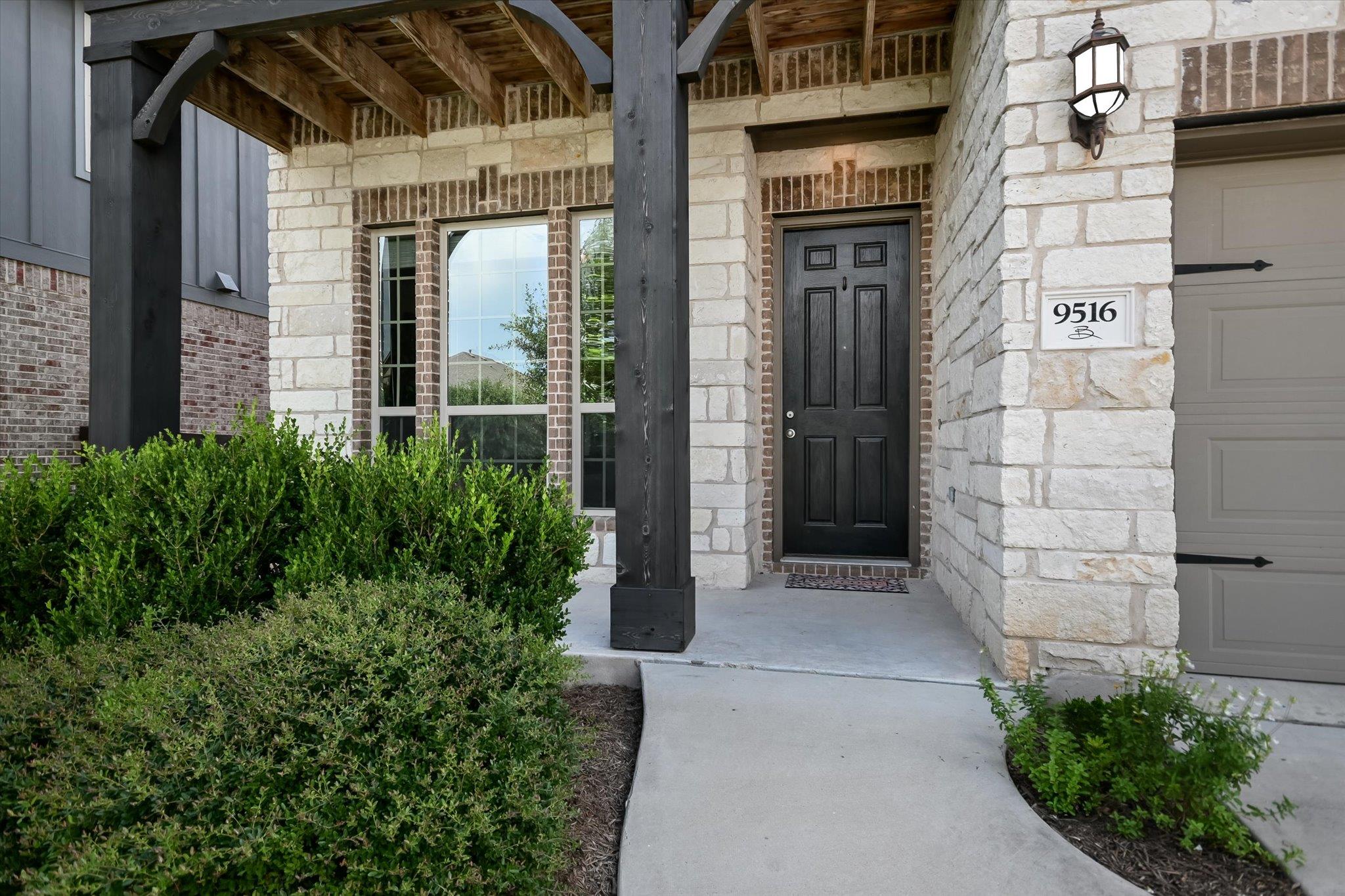9516 Hunter Ln, Austin, TX 78748