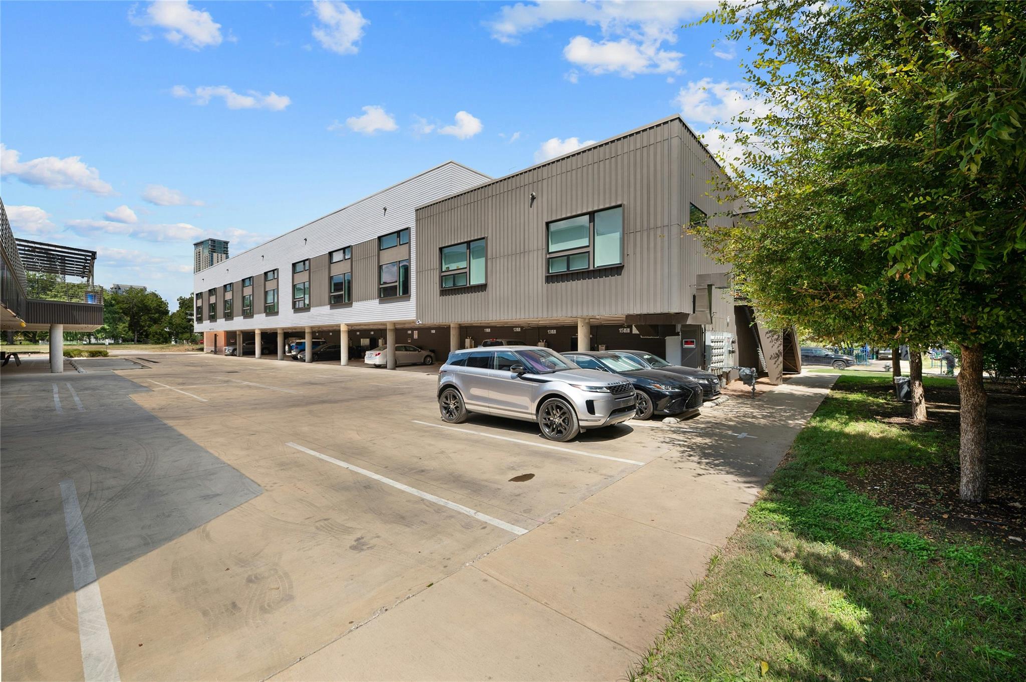 49 Navasota St # 216, Austin, TX 78702