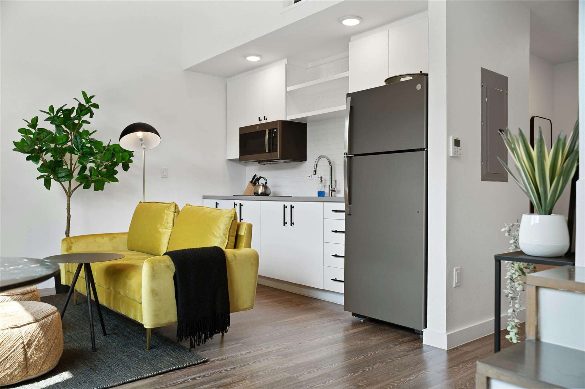 49 Navasota St # 216, Austin, TX 78702