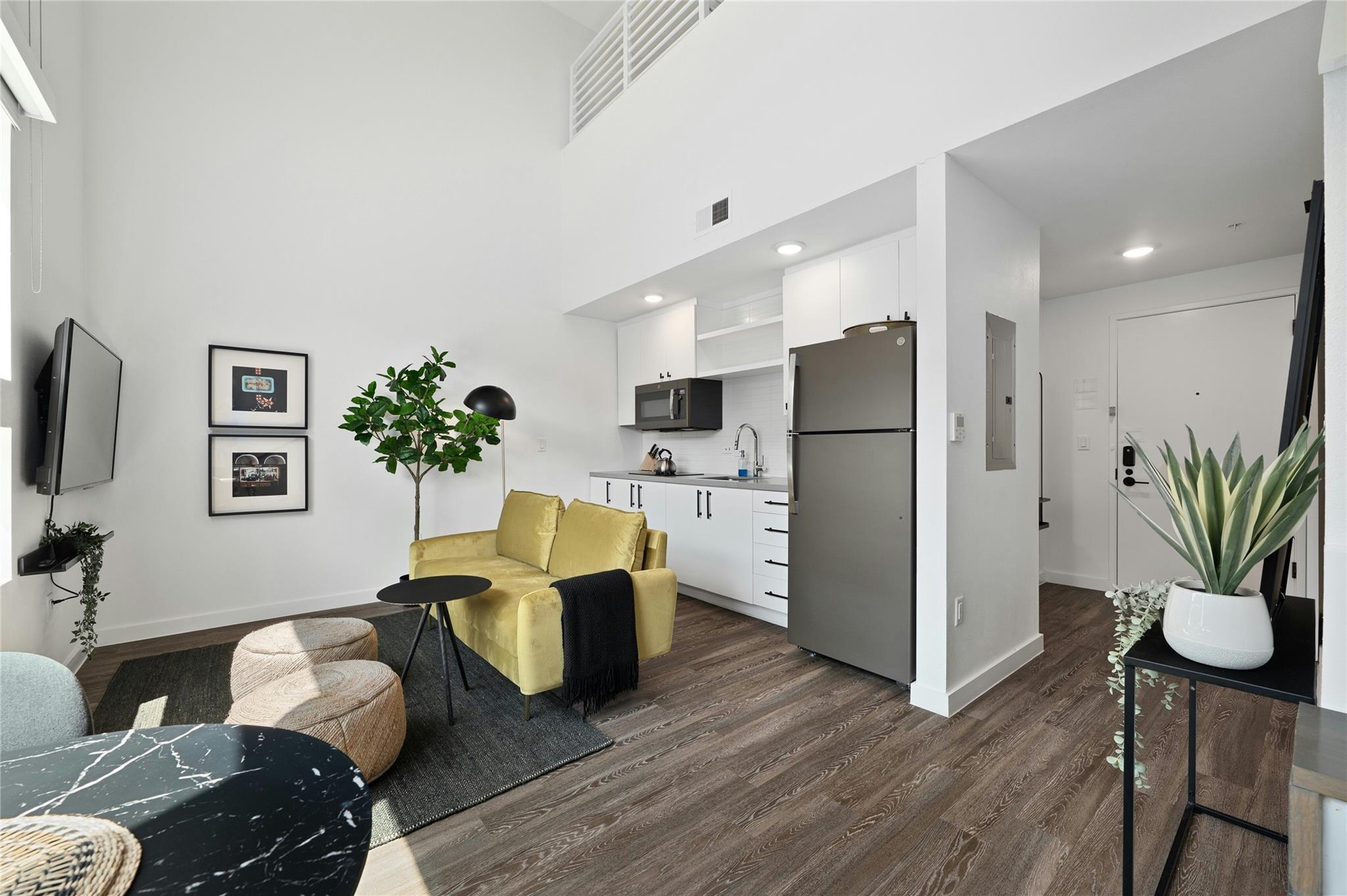 49 Navasota St # 216, Austin, TX 78702