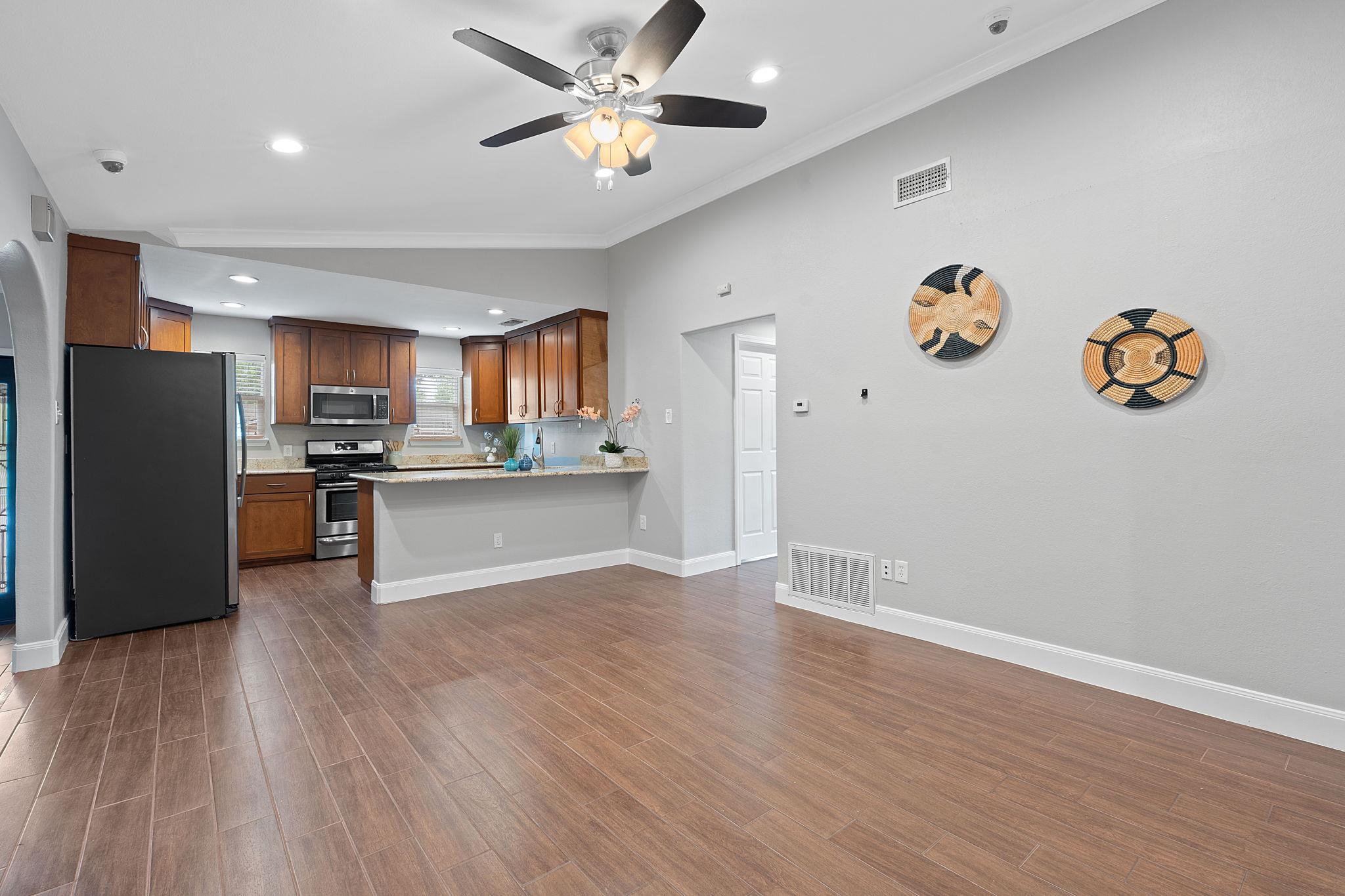 1101 Mahan Dr, Austin, TX 78721