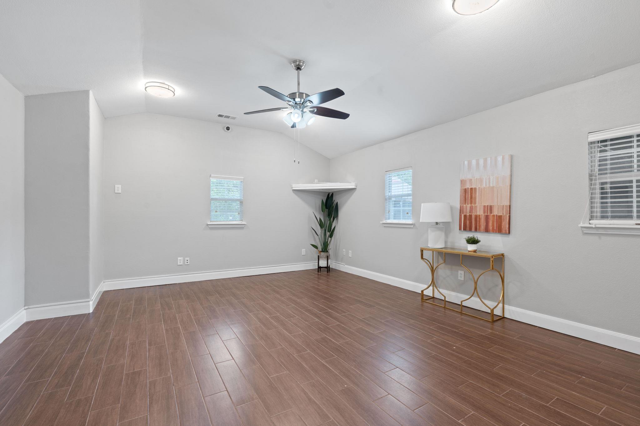 1101 Mahan Dr, Austin, TX 78721