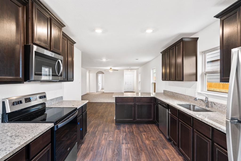 205 Allington Cir, Jarrell, TX 76537