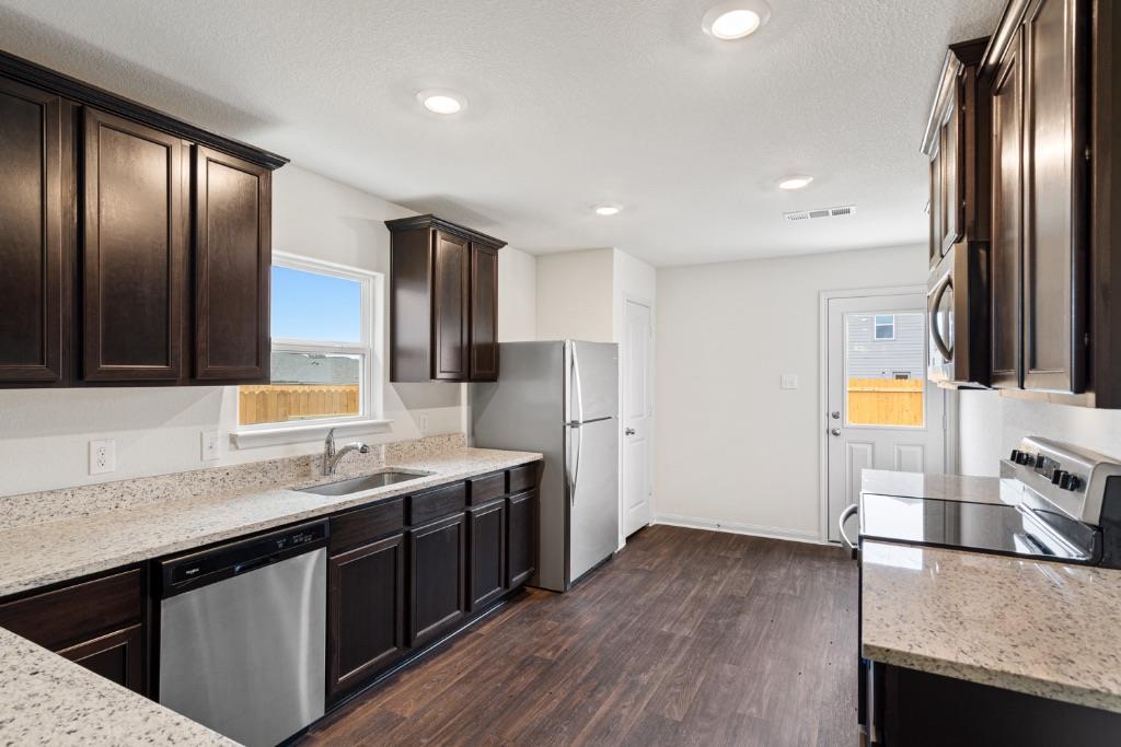 205 Allington Cir, Jarrell, TX 76537