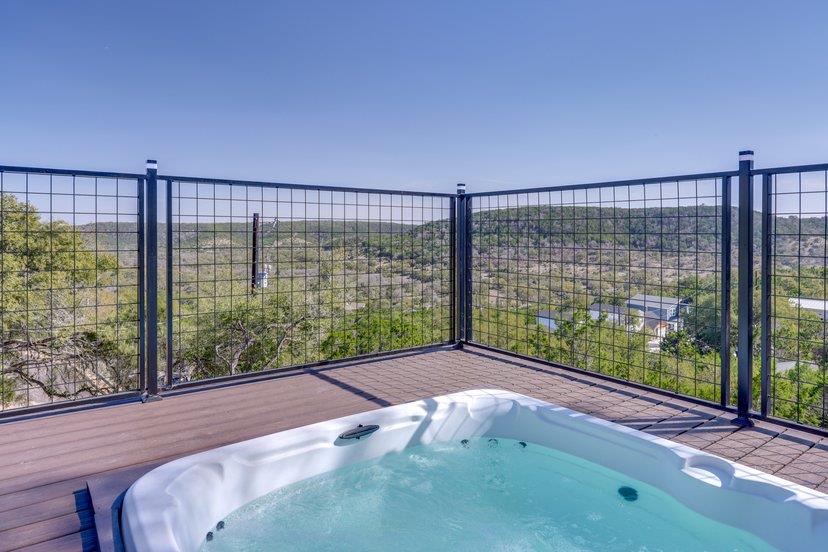 482 Dusty Saddle Dr, Canyon Lake, TX 78133