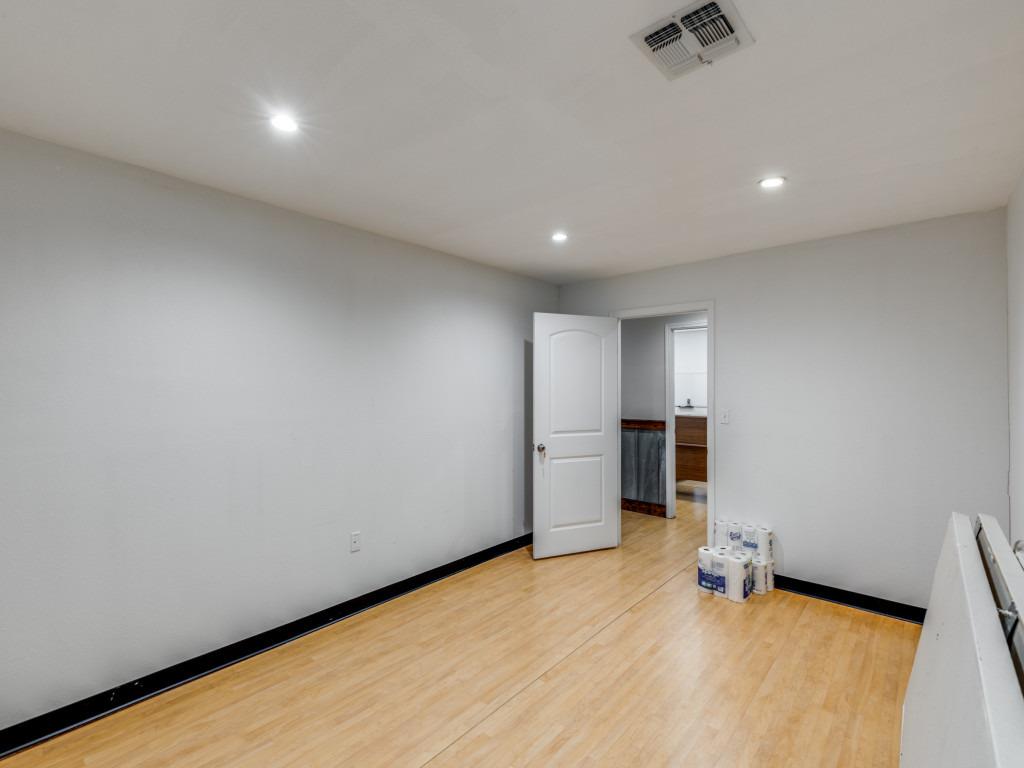 101 N Anthony St, Hutto, TX 78634