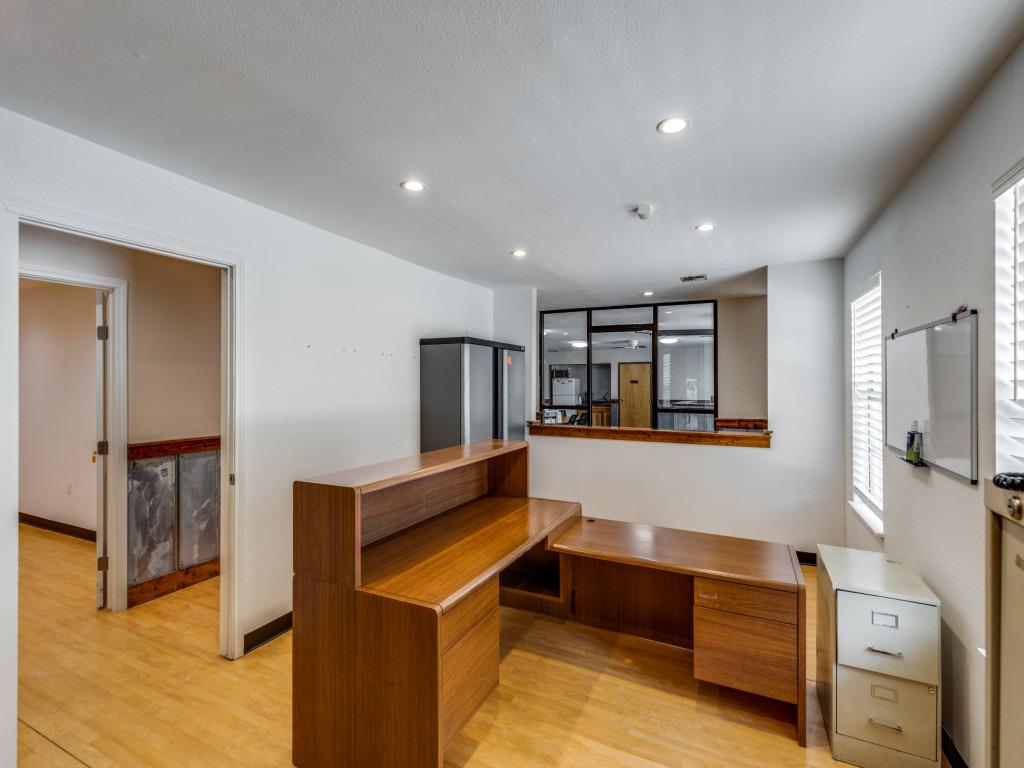 101 N Anthony St, Hutto, TX 78634