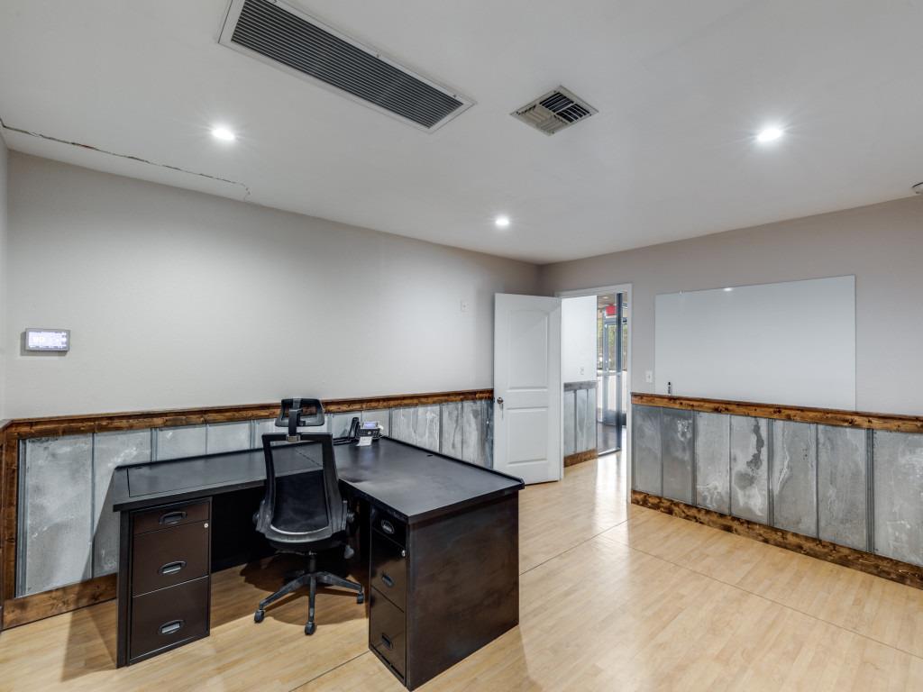 101 N Anthony St, Hutto, TX 78634