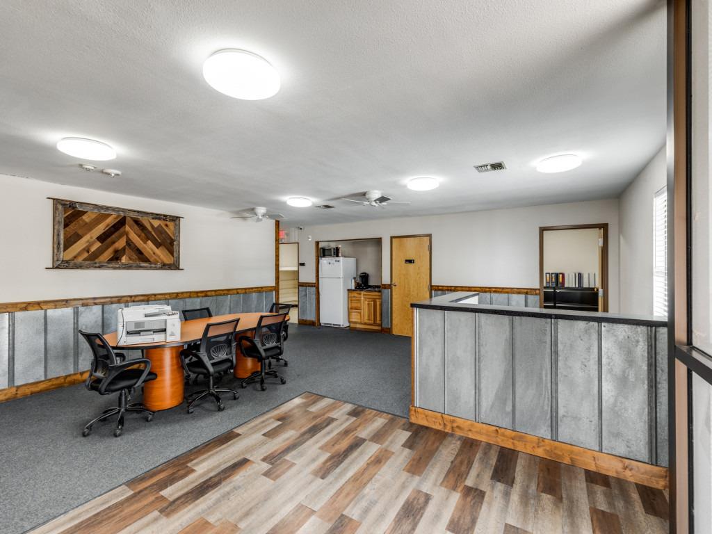 101 N Anthony St, Hutto, TX 78634