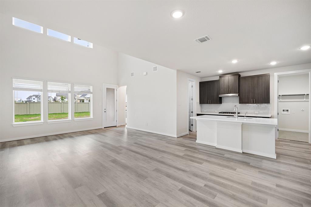 112 Alicante Ln, Liberty Hill, TX 78628