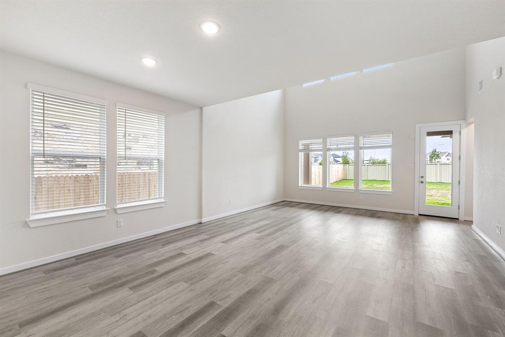 112 Alicante Ln, Liberty Hill, TX 78628