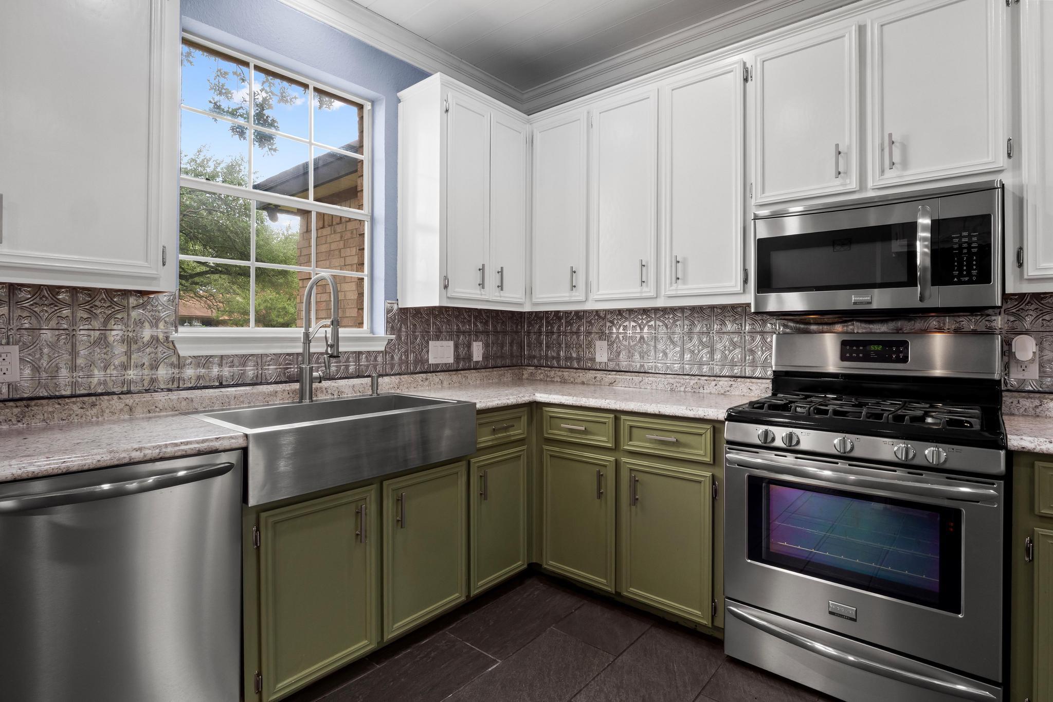 607 County Cork Ln, Leander, TX 78641