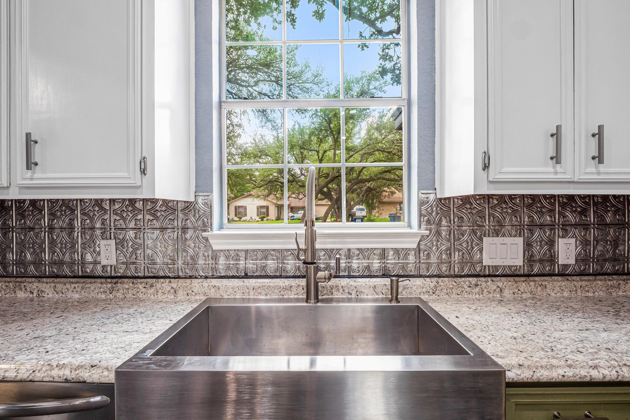 607 County Cork Ln, Leander, TX 78641