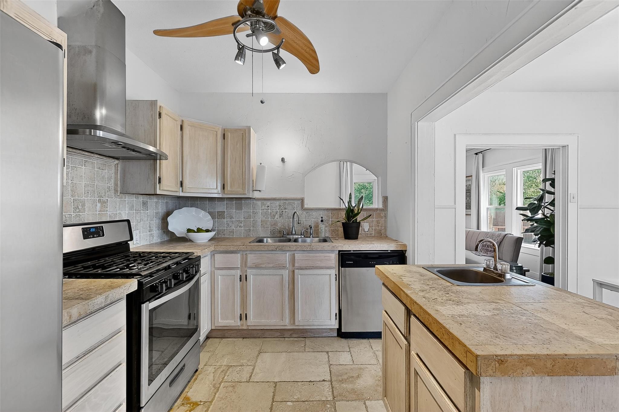 1916 Pecan St, Bastrop, TX 78602