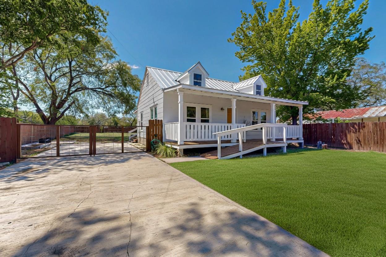 1916 Pecan St, Bastrop, TX 78602