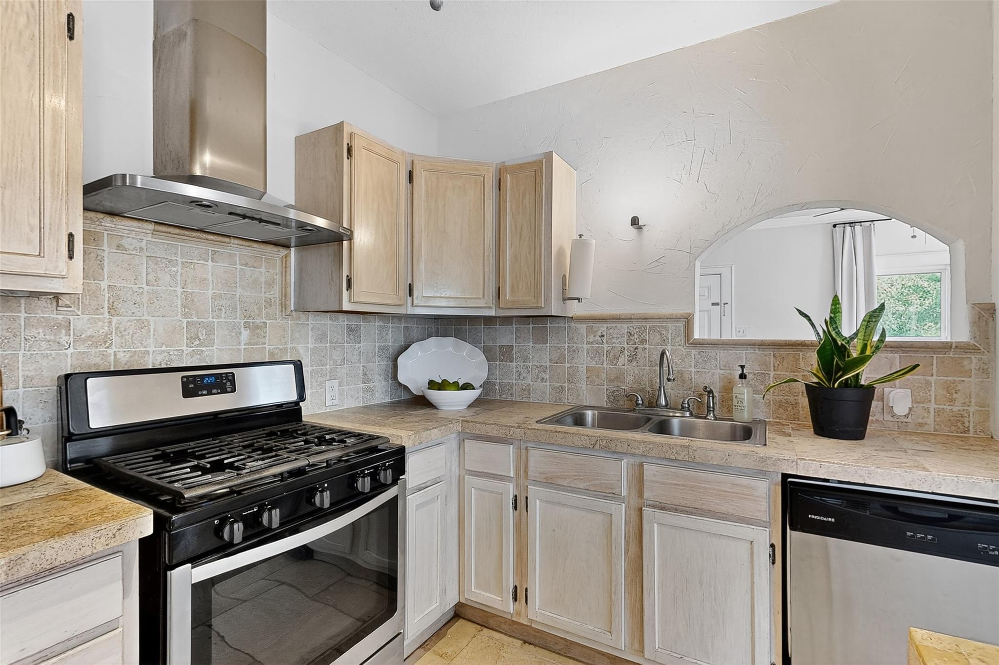 1916 Pecan St, Bastrop, TX 78602