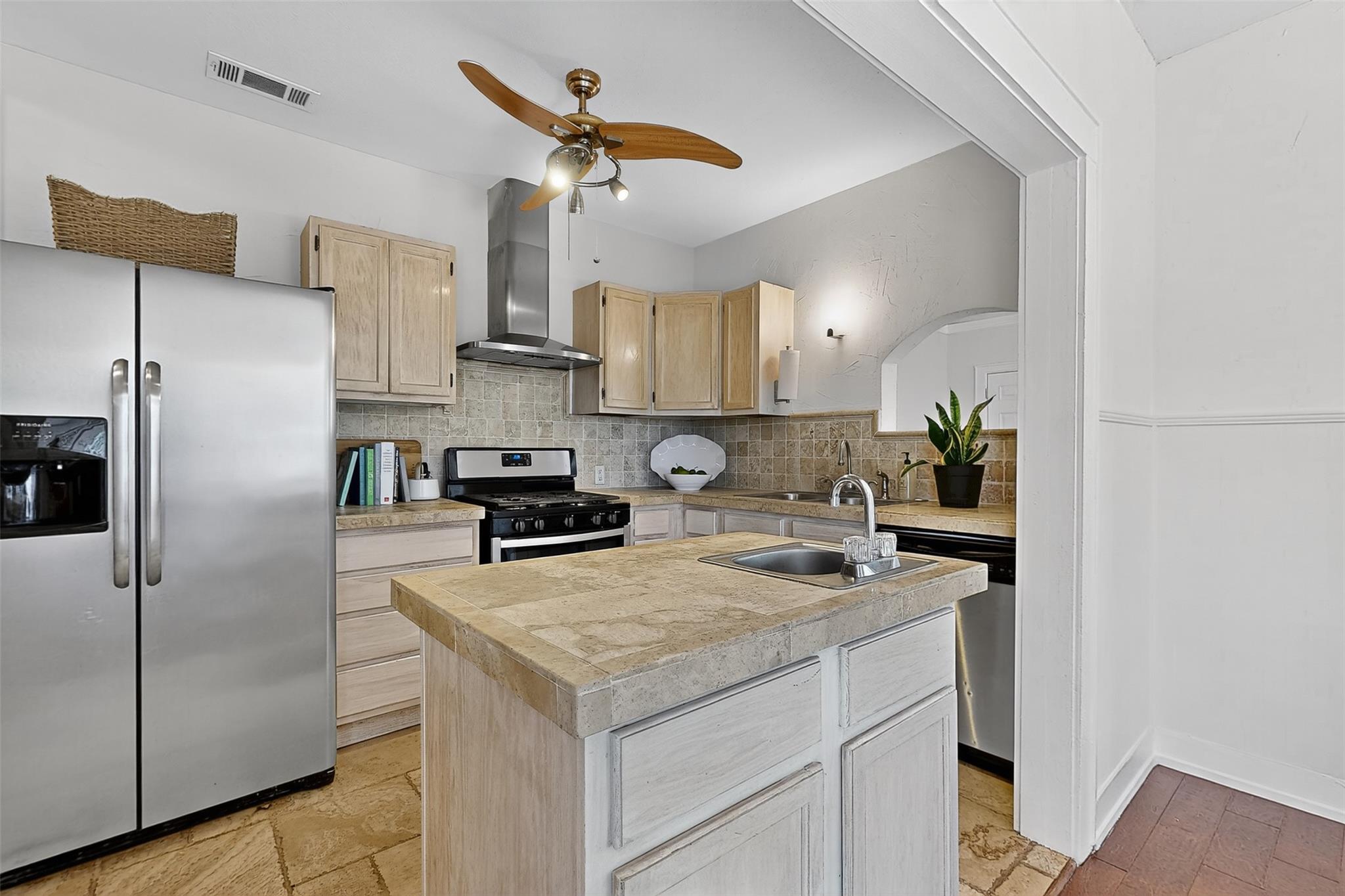 1916 Pecan St, Bastrop, TX 78602