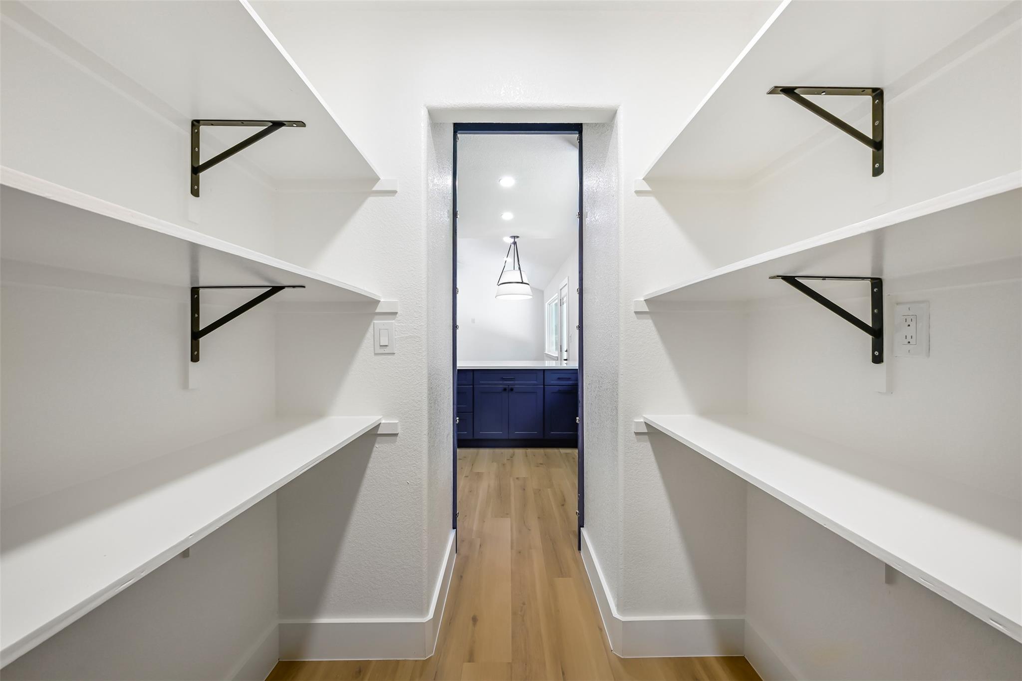 3001 Cedarlawn Cir, Austin, TX 78723