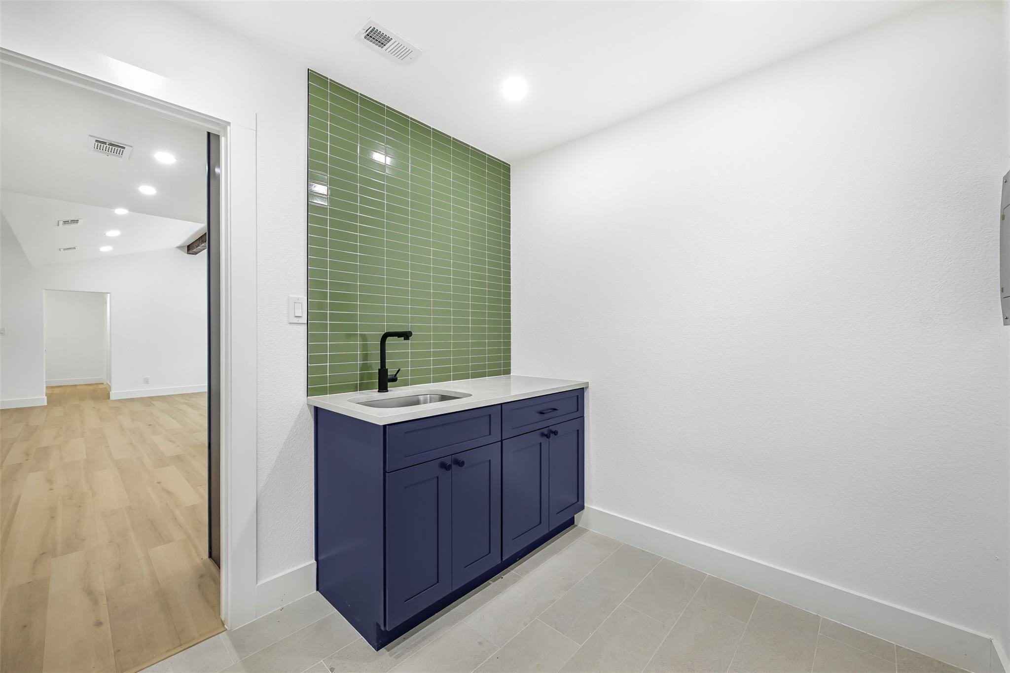 3001 Cedarlawn Cir, Austin, TX 78723