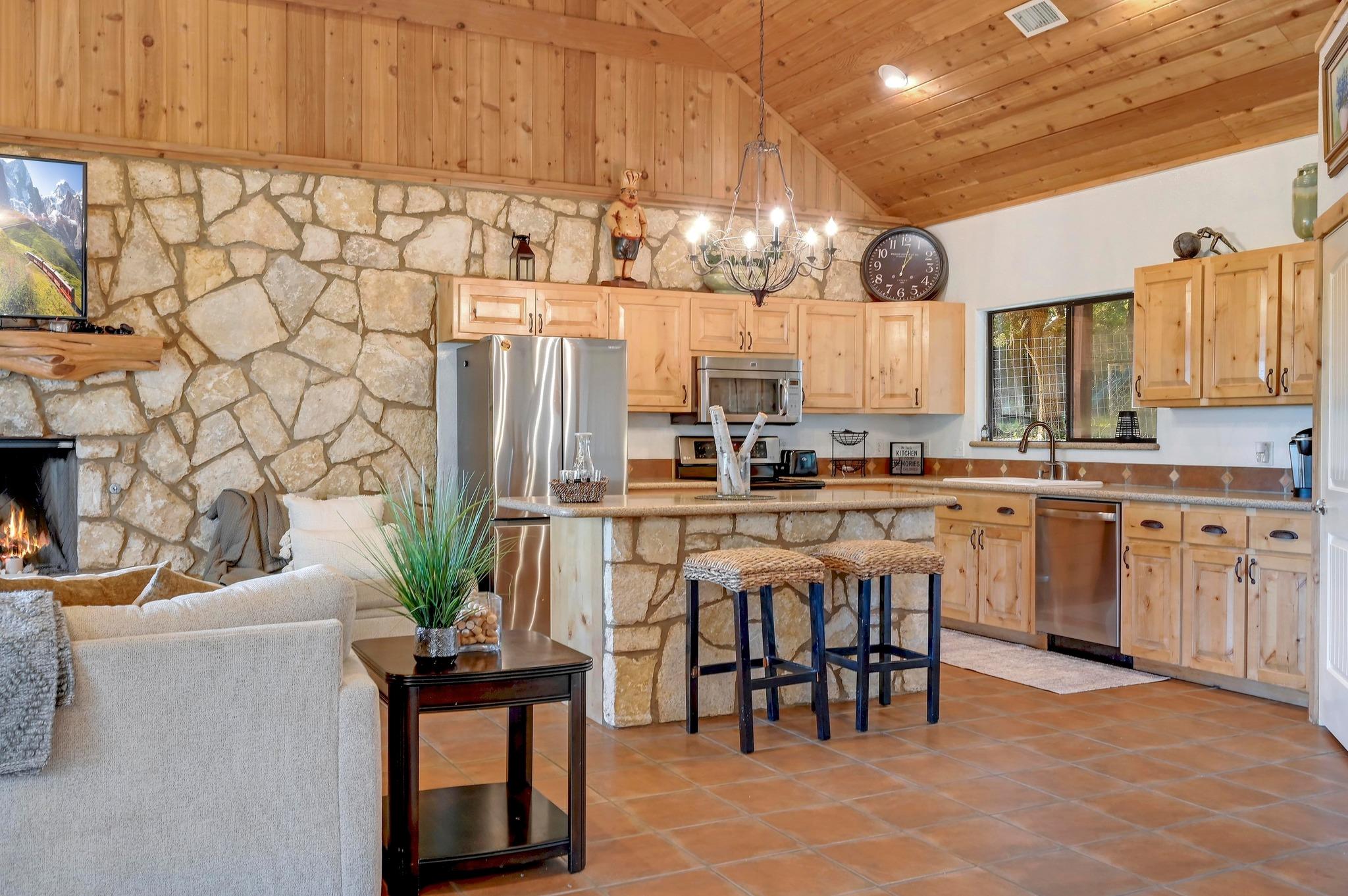 401 Madrone Canyon Dr, Dripping Springs, TX 78620