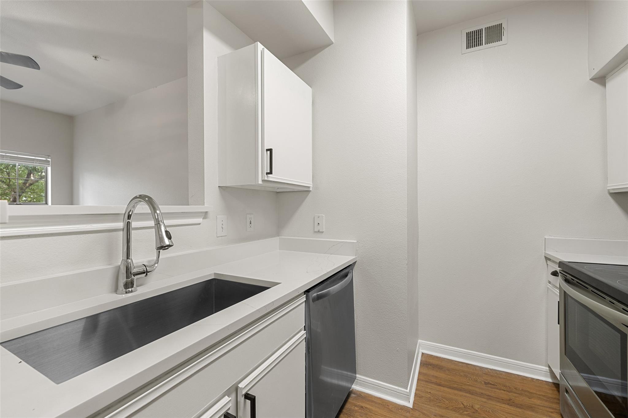 2320 Gracy Farms Ln # 323, Austin, TX 78758