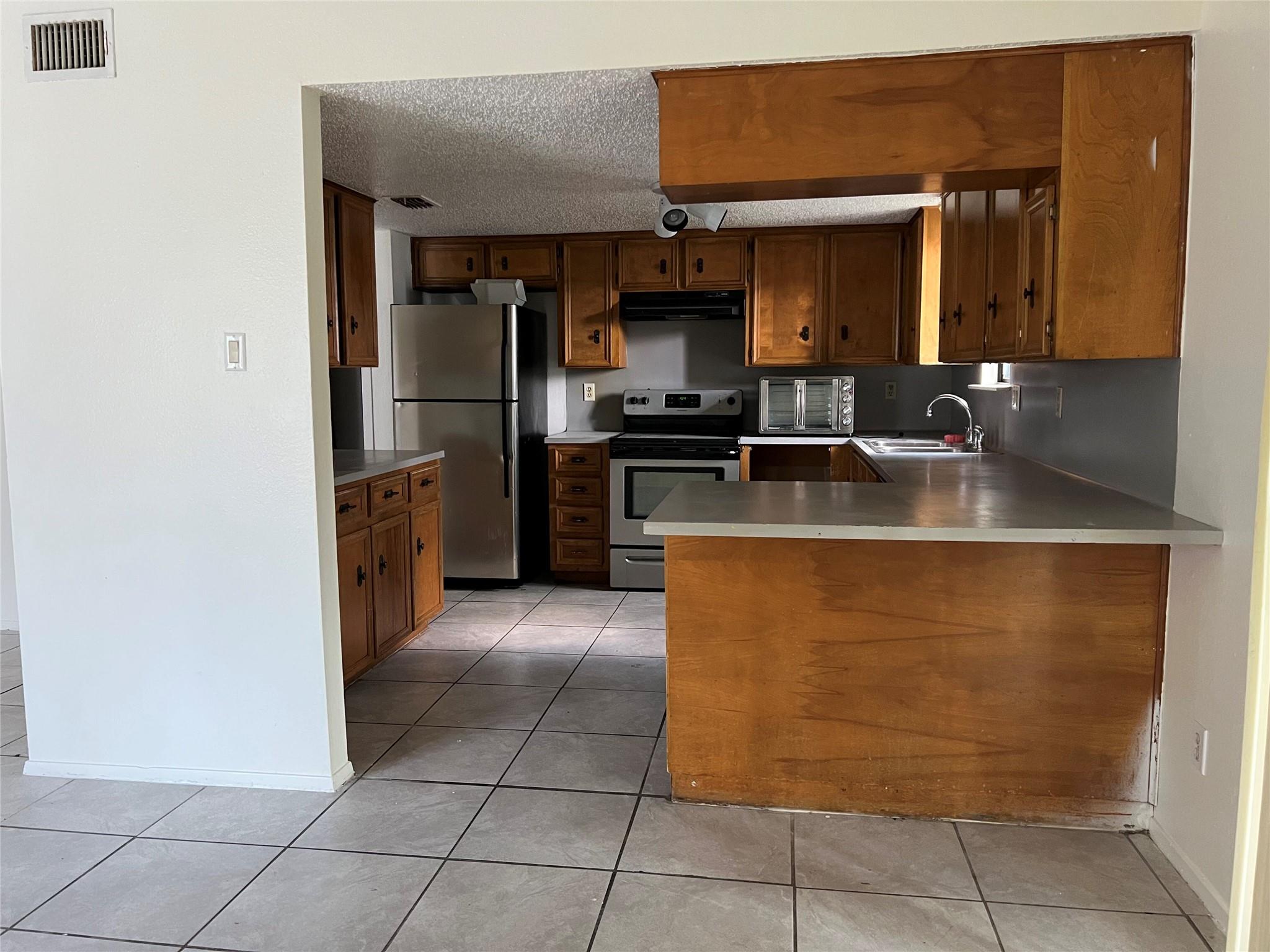 8423 FATHOM Cir # B, Austin, TX 78750