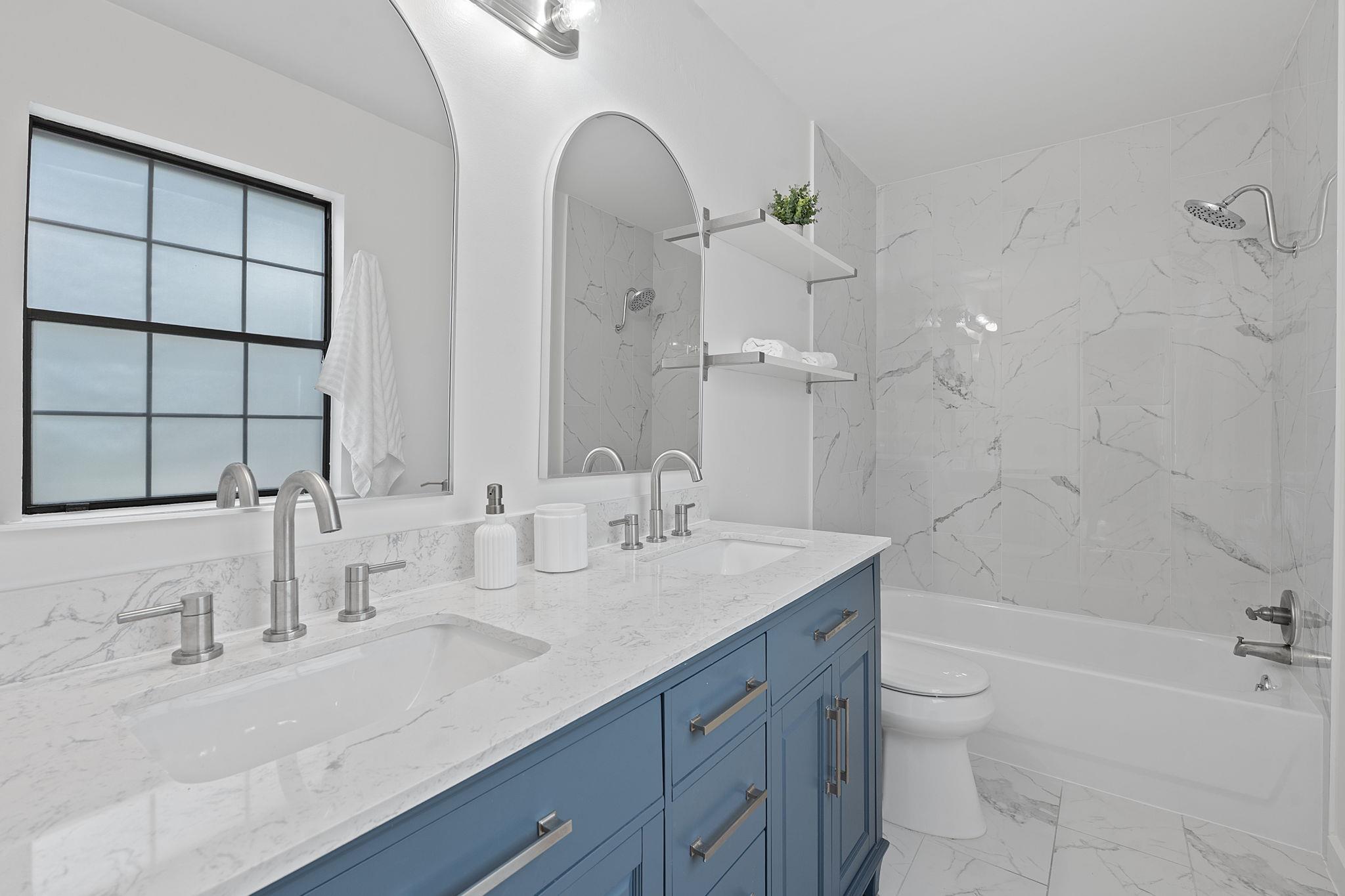 3633 Peregrine Falcon Dr, Austin, TX 78746