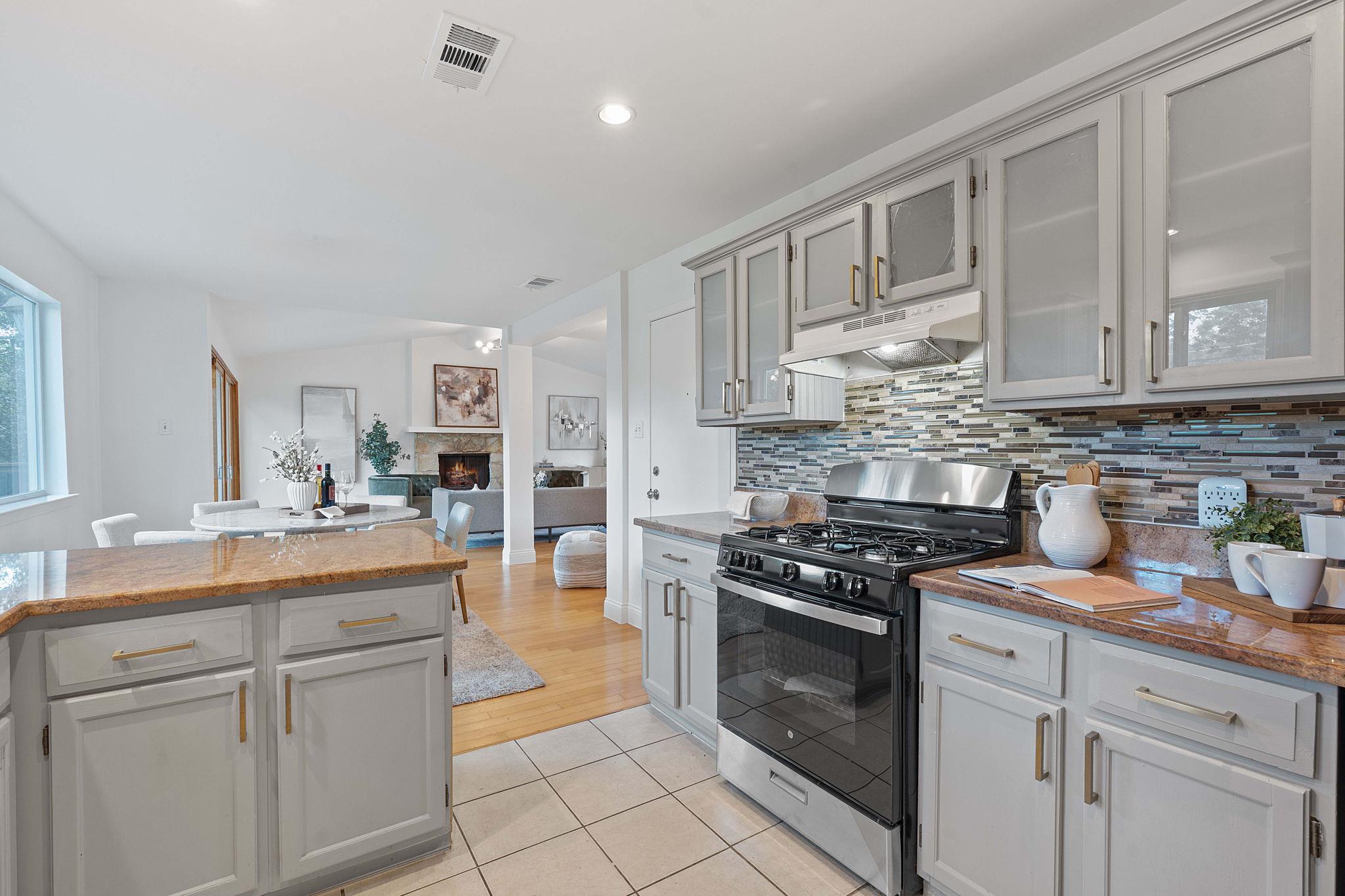 3633 Peregrine Falcon Dr, Austin, TX 78746