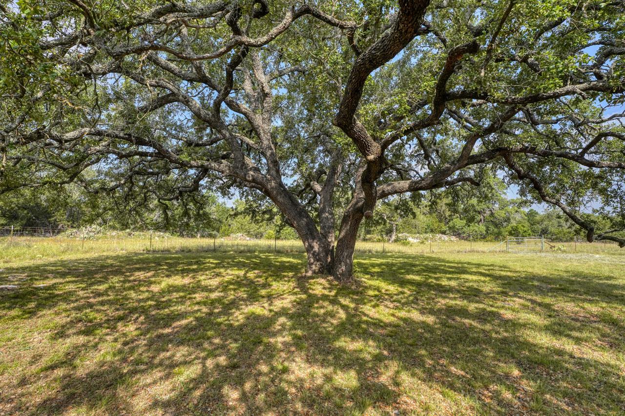 1050 Twisted Oak Dr, Horseshoe Bay, TX 78657