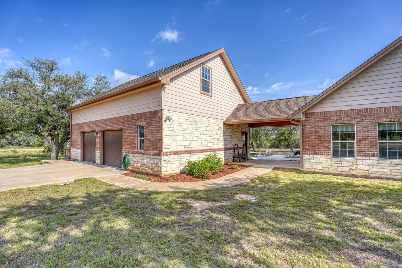 1050 Twisted Oak Dr, Horseshoe Bay, TX 78657