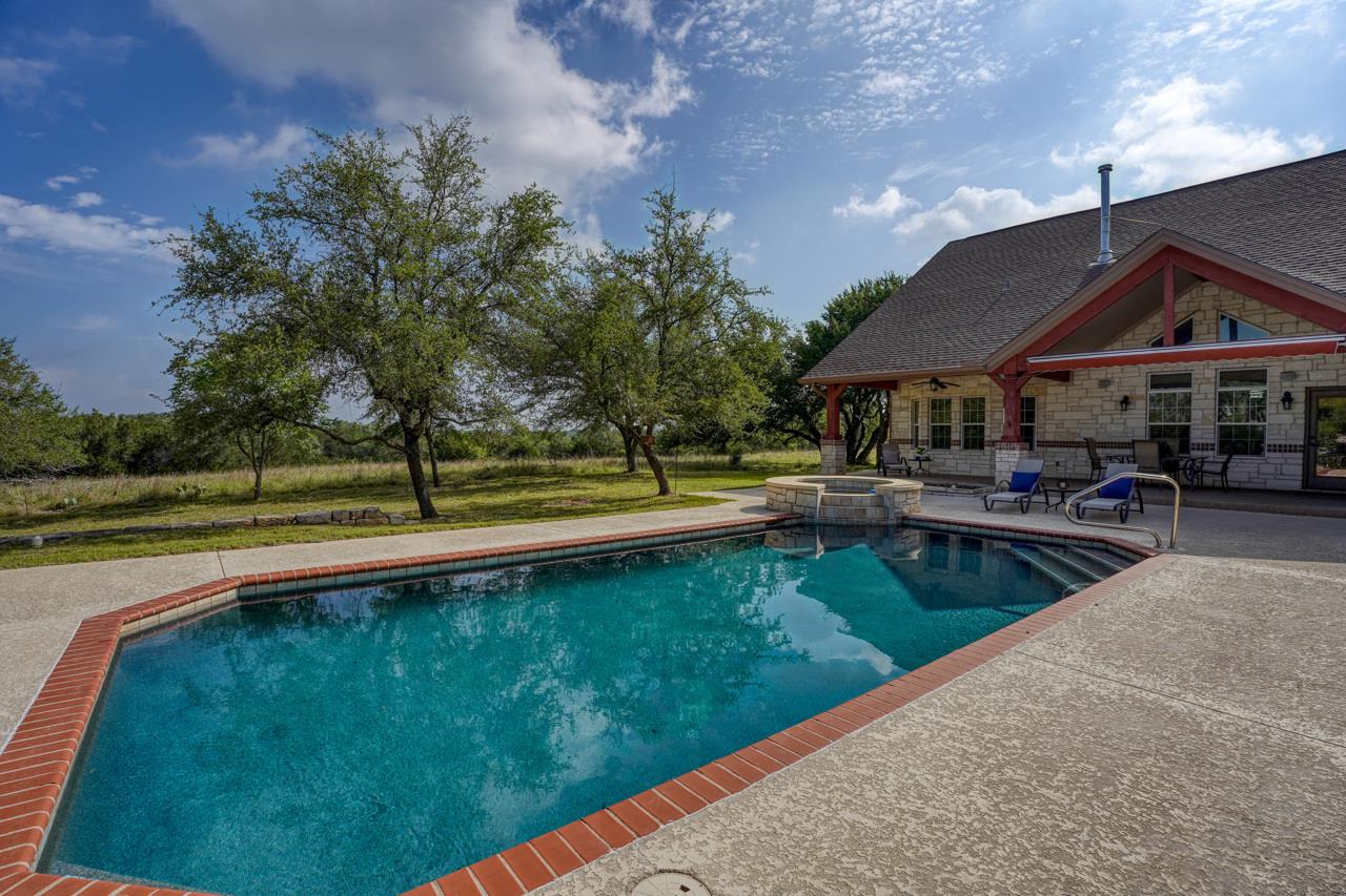 1050 Twisted Oak Dr, Horseshoe Bay, TX 78657