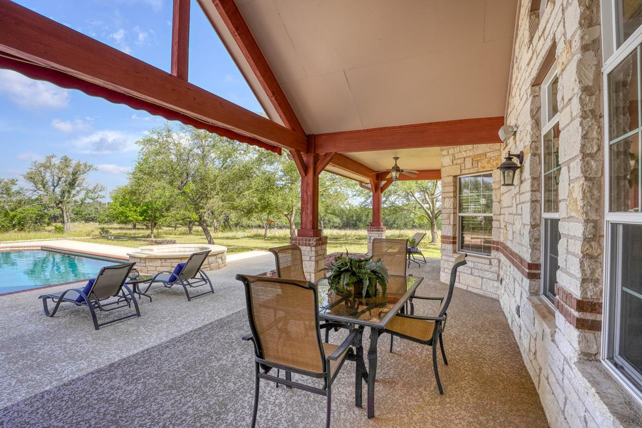 1050 Twisted Oak Dr, Horseshoe Bay, TX 78657