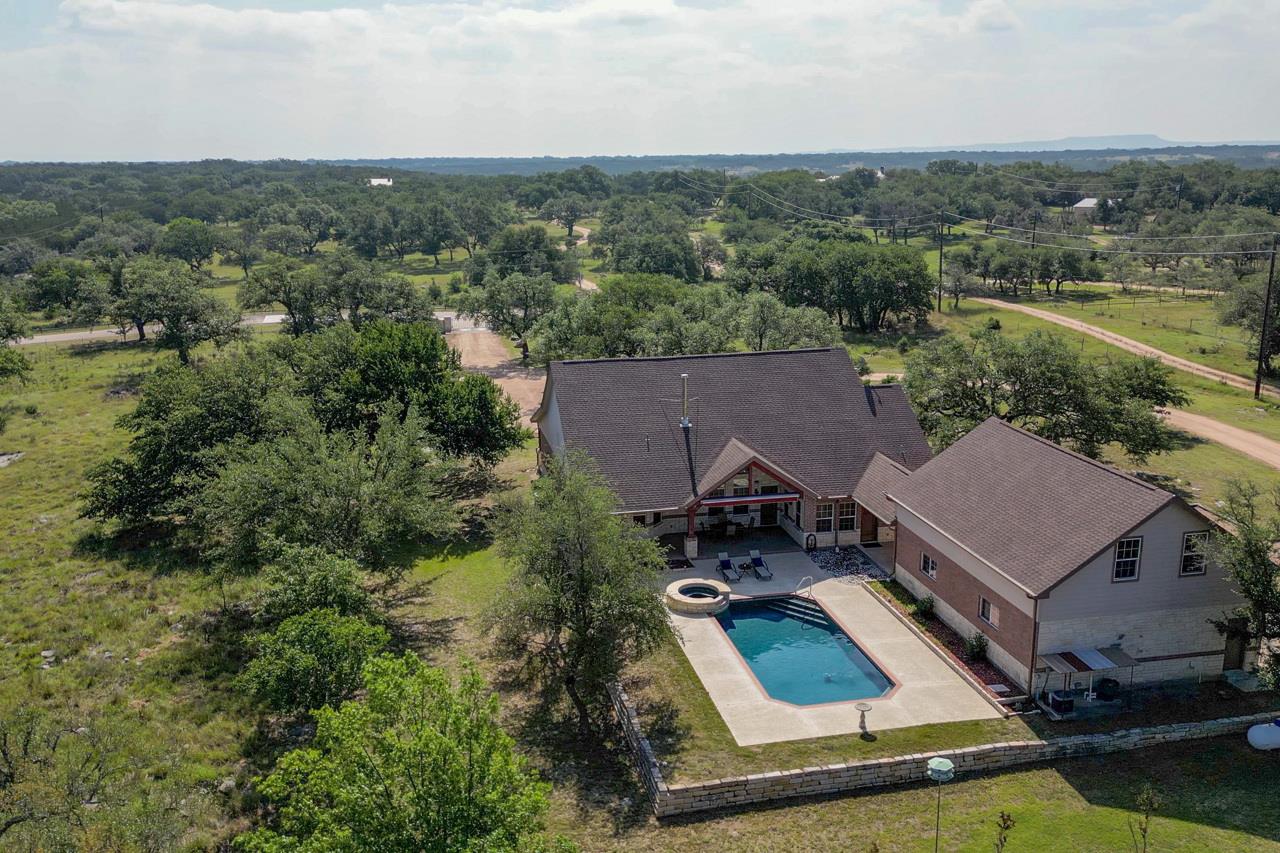 1050 Twisted Oak Dr, Horseshoe Bay, TX 78657