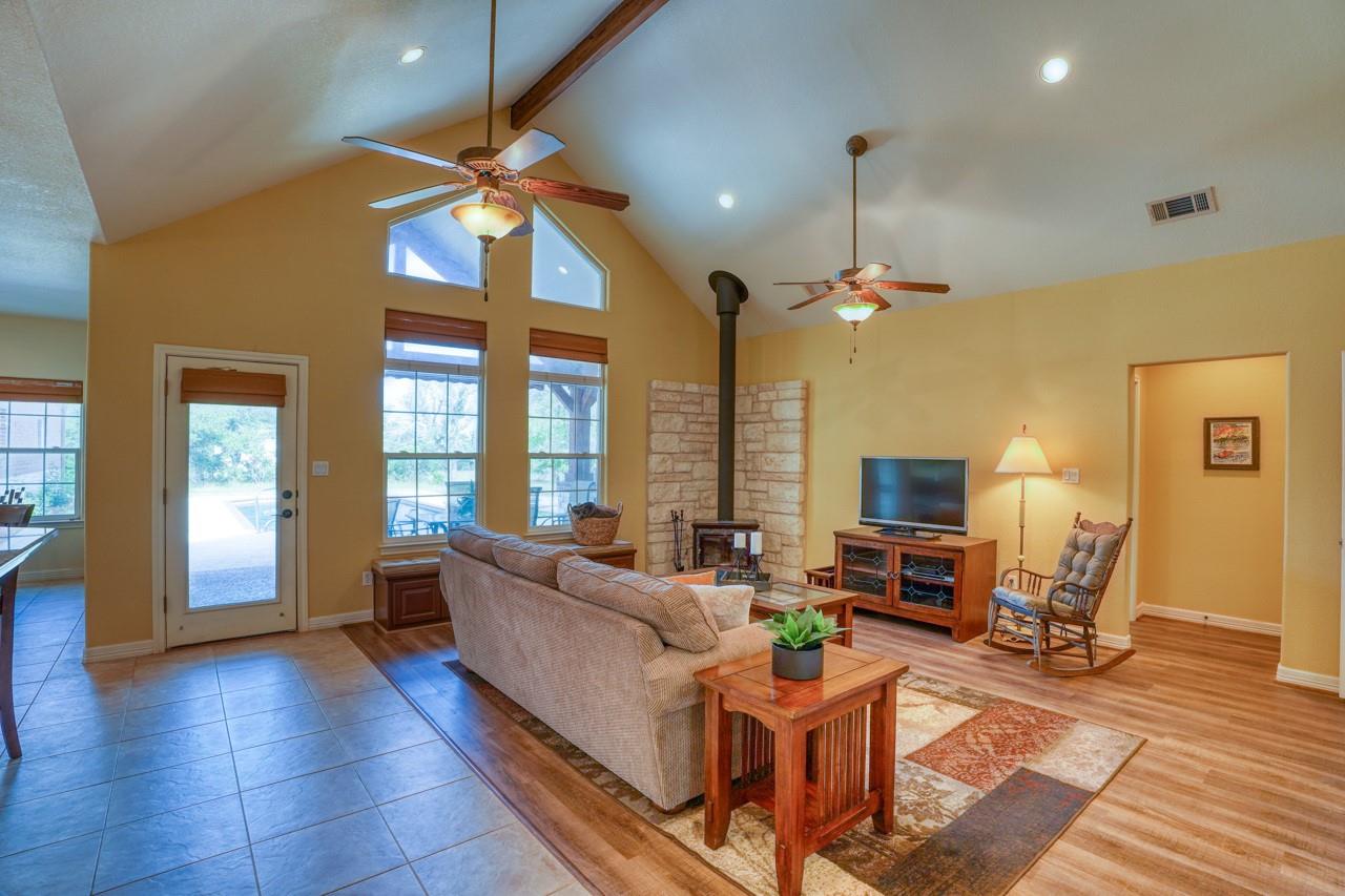 1050 Twisted Oak Dr, Horseshoe Bay, TX 78657