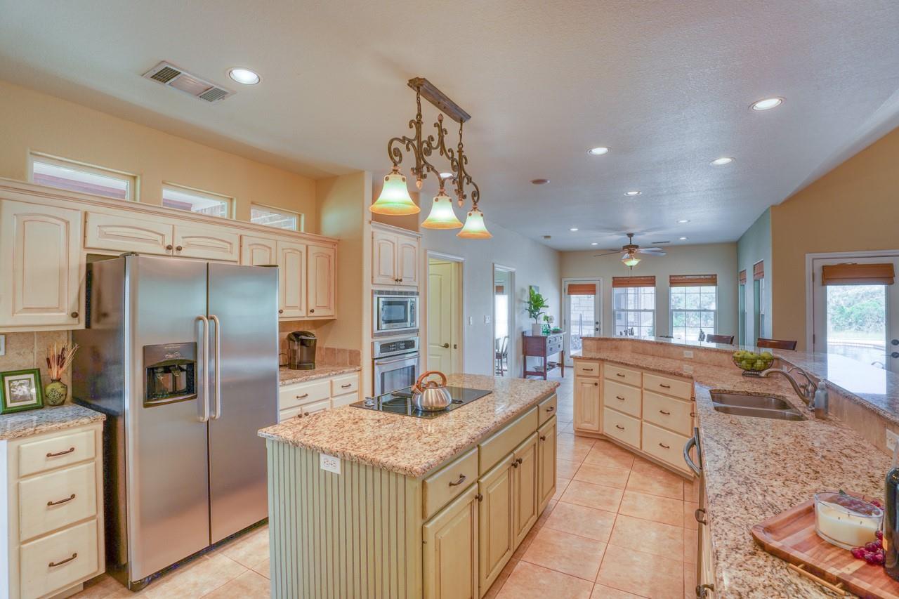 1050 Twisted Oak Dr, Horseshoe Bay, TX 78657