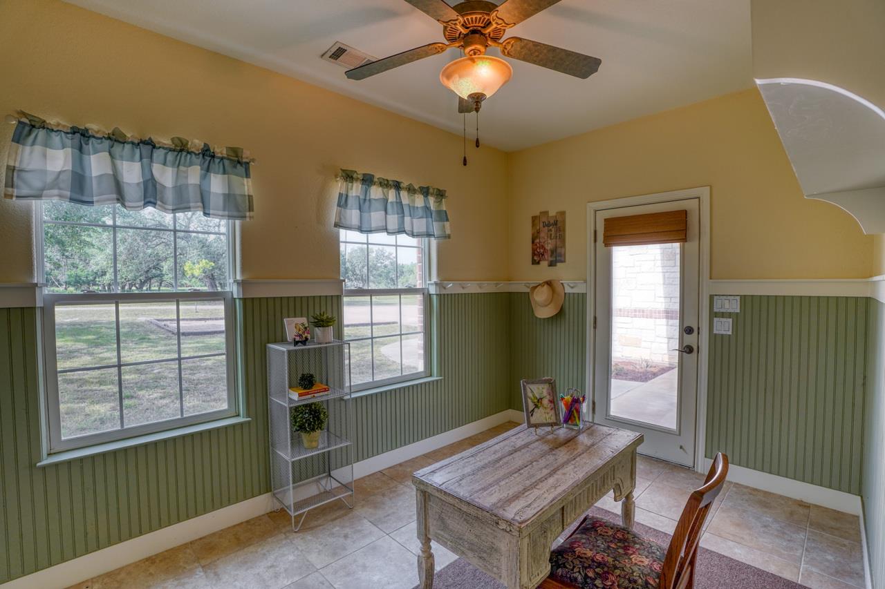 1050 Twisted Oak Dr, Horseshoe Bay, TX 78657