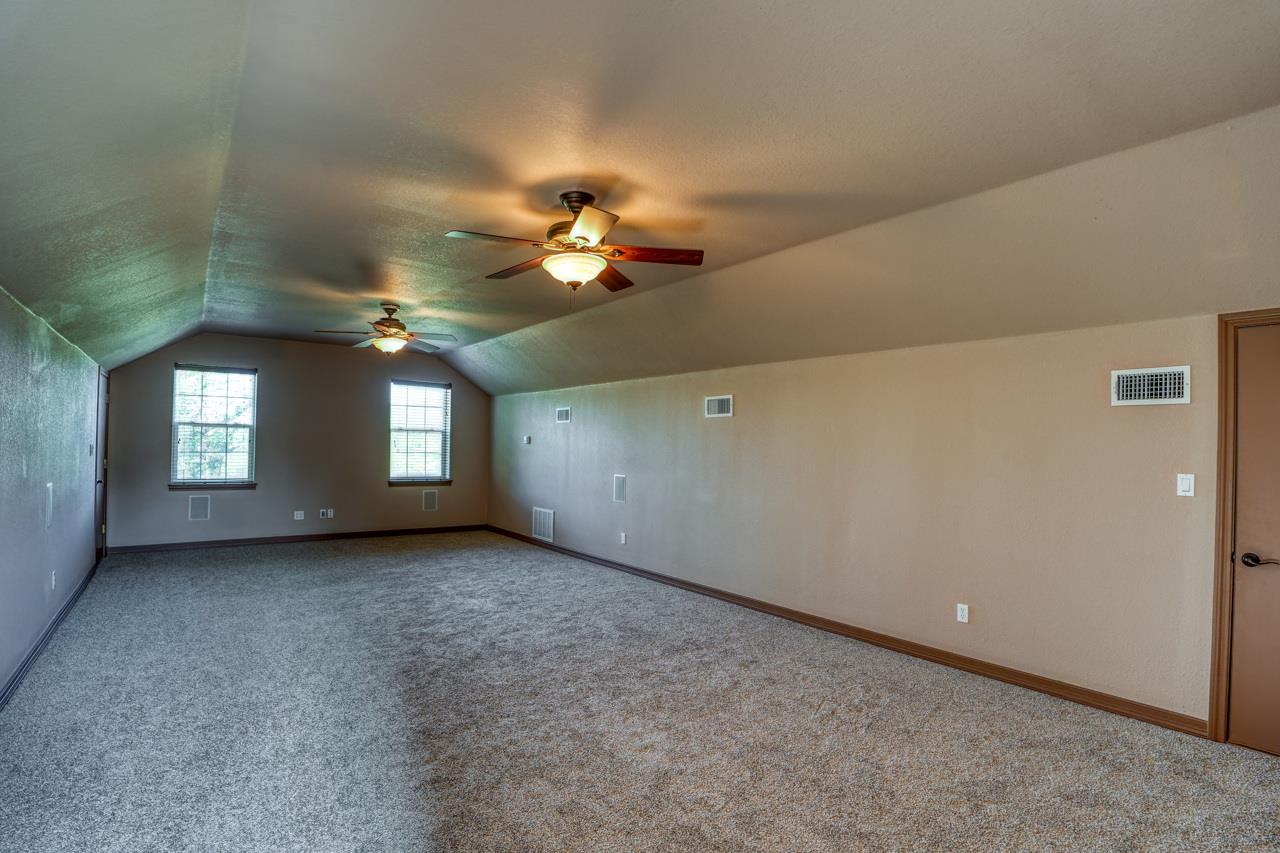 1050 Twisted Oak Dr, Horseshoe Bay, TX 78657