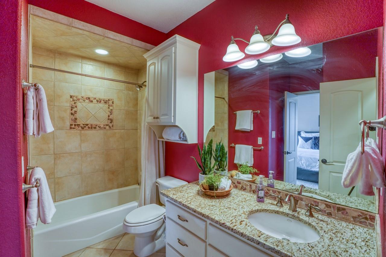 1050 Twisted Oak Dr, Horseshoe Bay, TX 78657