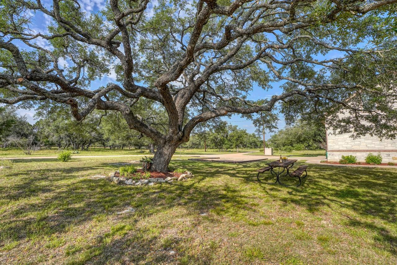 1050 Twisted Oak Dr, Horseshoe Bay, TX 78657