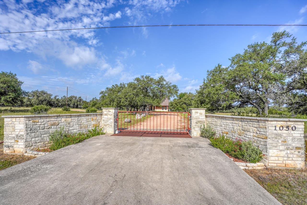 1050 Twisted Oak Dr, Horseshoe Bay, TX 78657