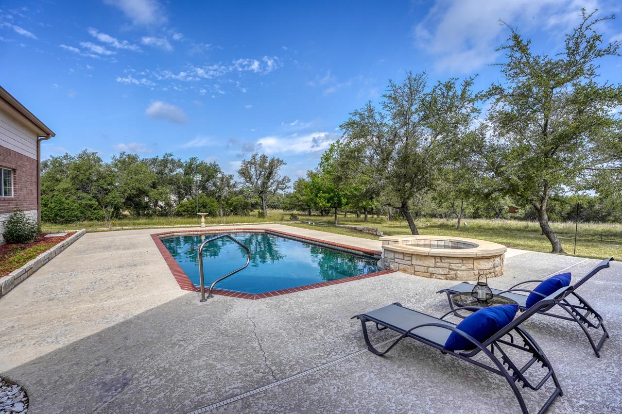 1050 Twisted Oak Dr, Horseshoe Bay, TX 78657