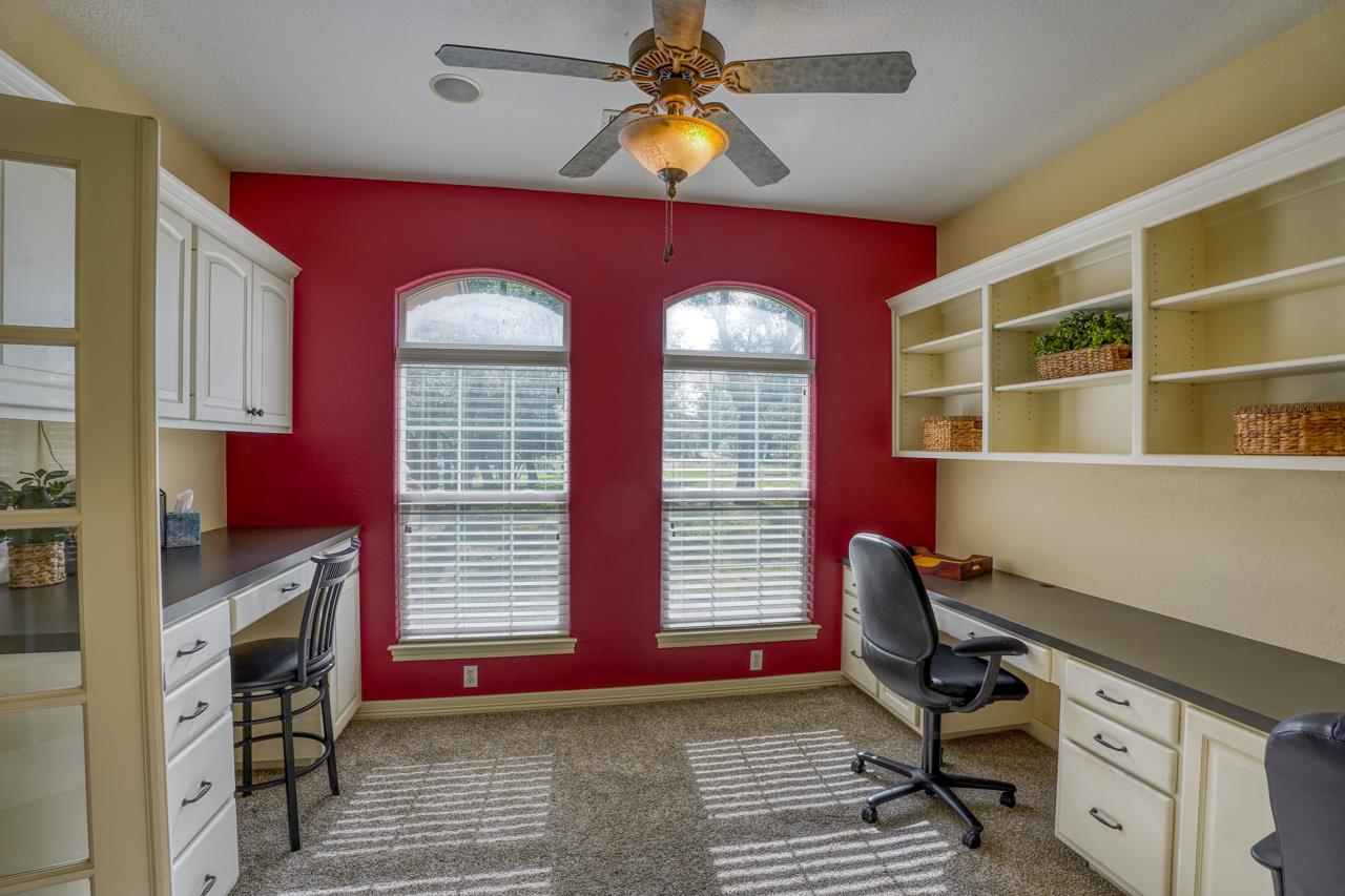 1050 Twisted Oak Dr, Horseshoe Bay, TX 78657