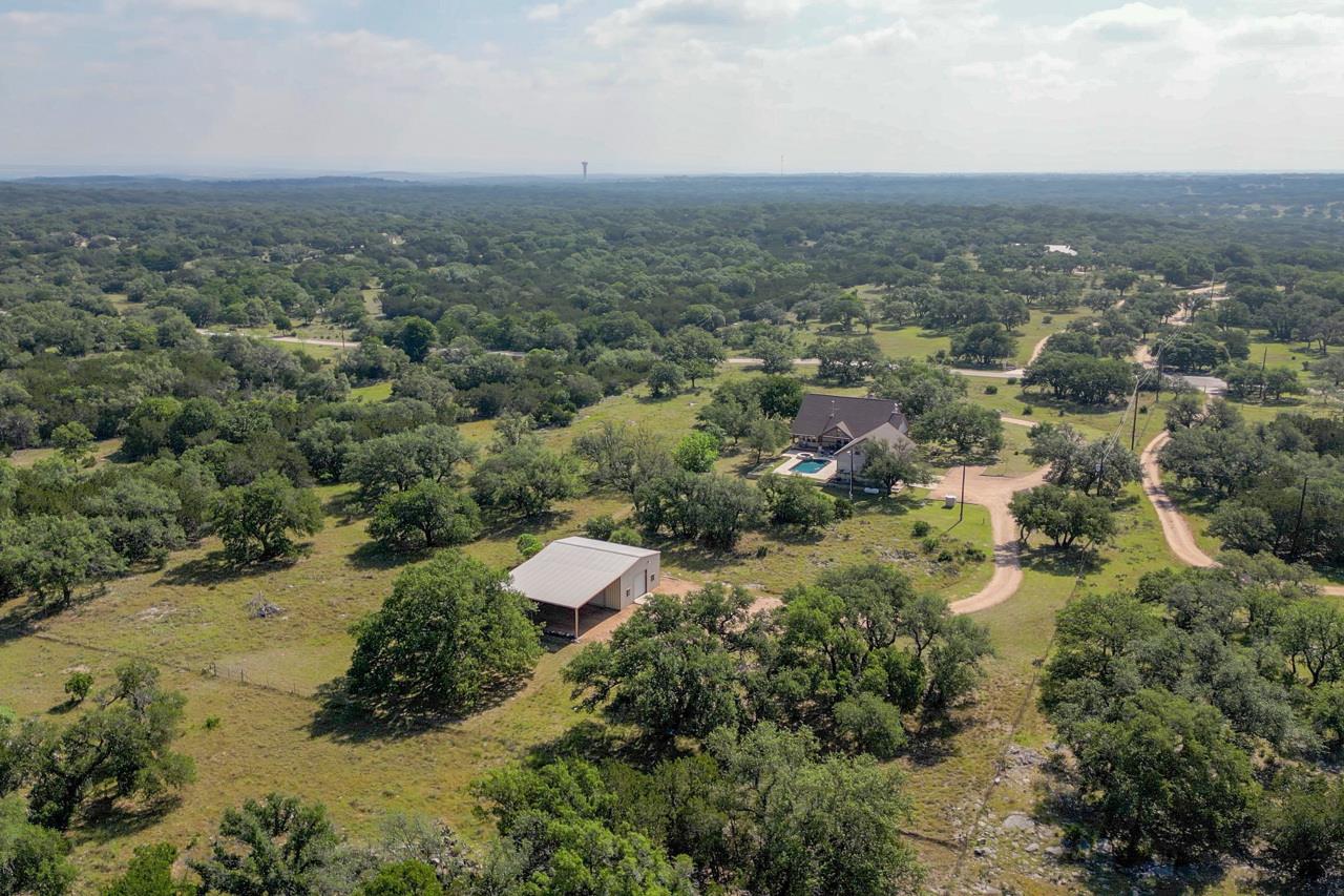 1050 Twisted Oak Dr, Horseshoe Bay, TX 78657