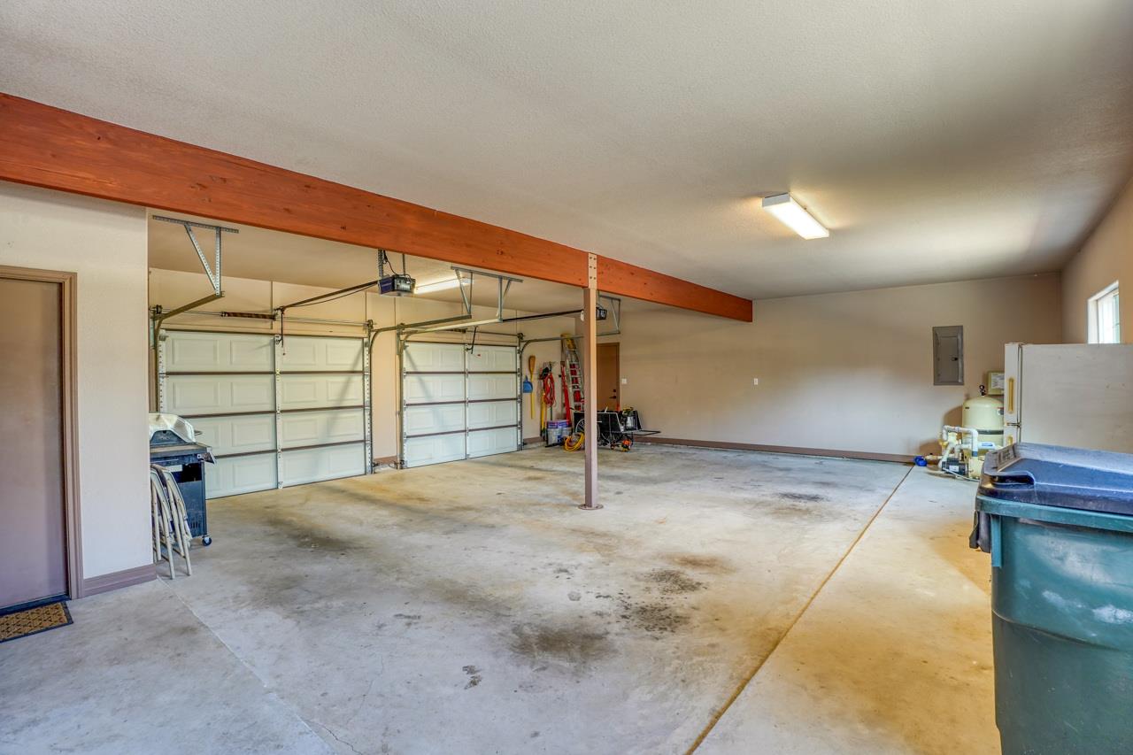 1050 Twisted Oak Dr, Horseshoe Bay, TX 78657