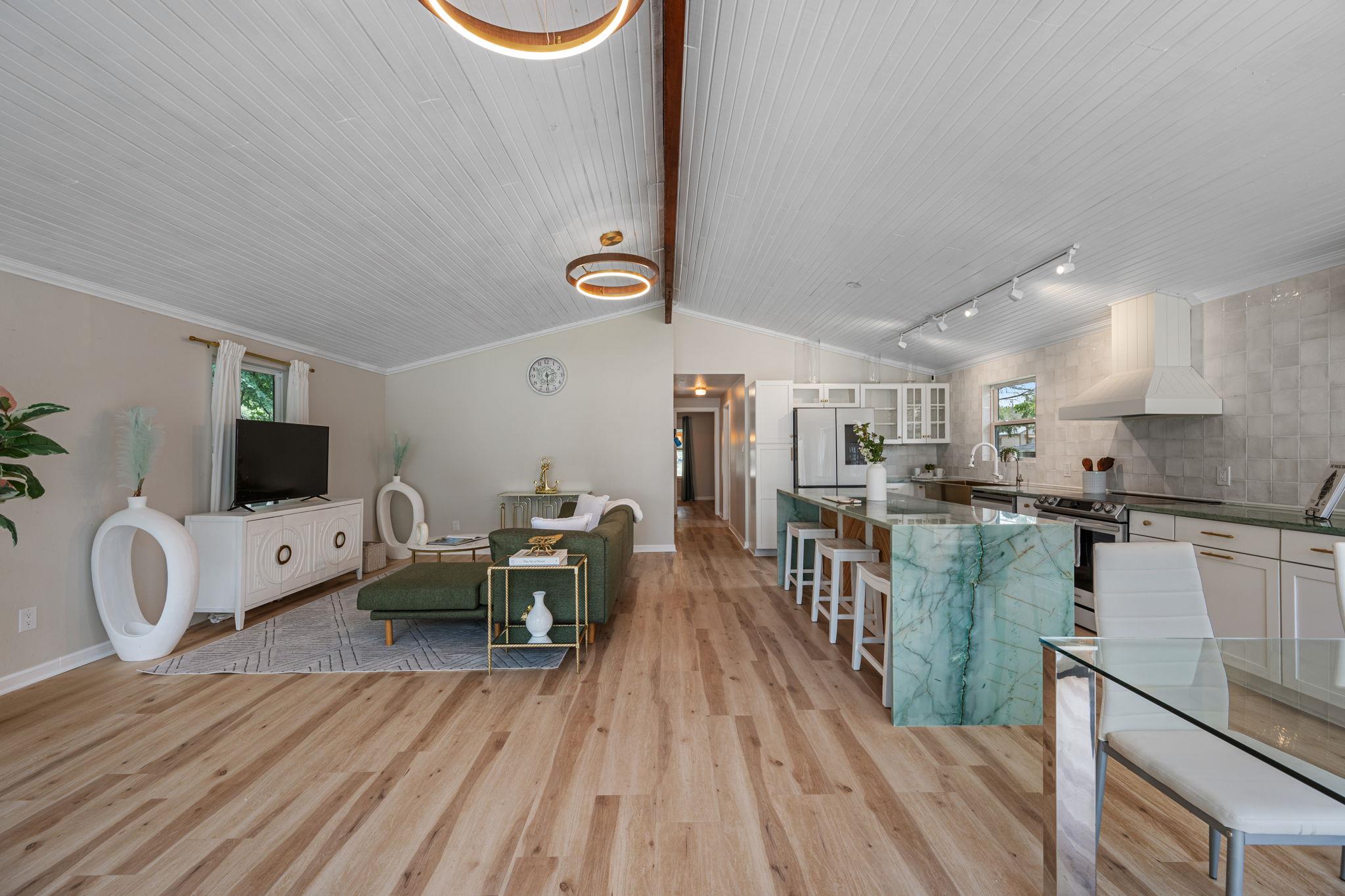 912 Hill Circle West Dr, Granite Shoals, TX 78654