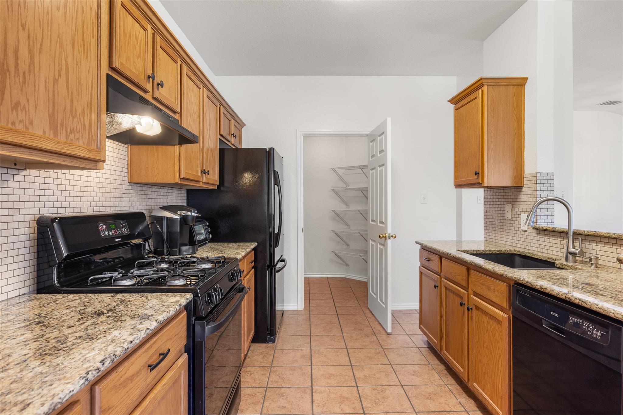 3710 Castle Rock Dr, Round Rock, TX 78681