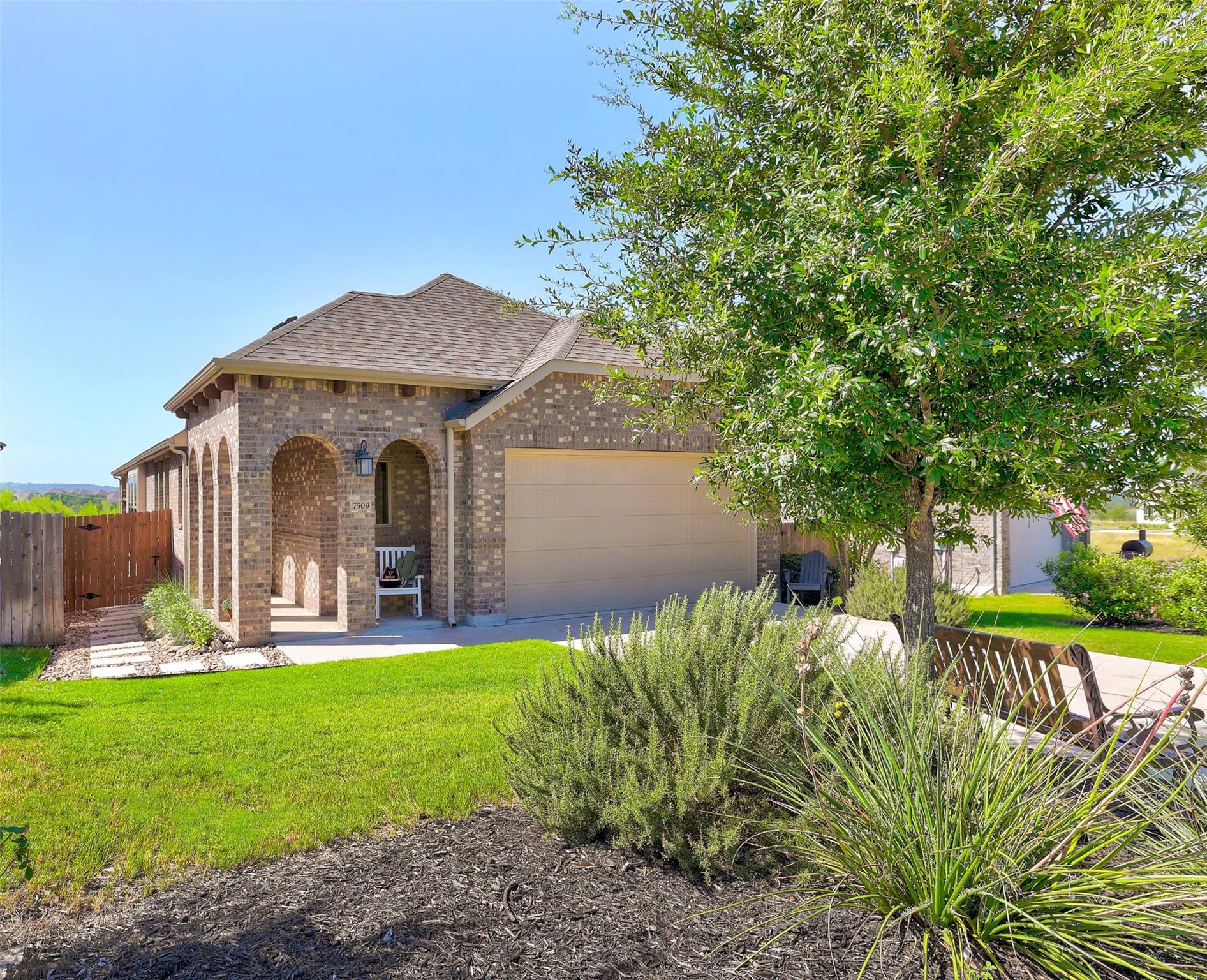 7509 Desert Needle Dr, Lago Vista, TX 78645