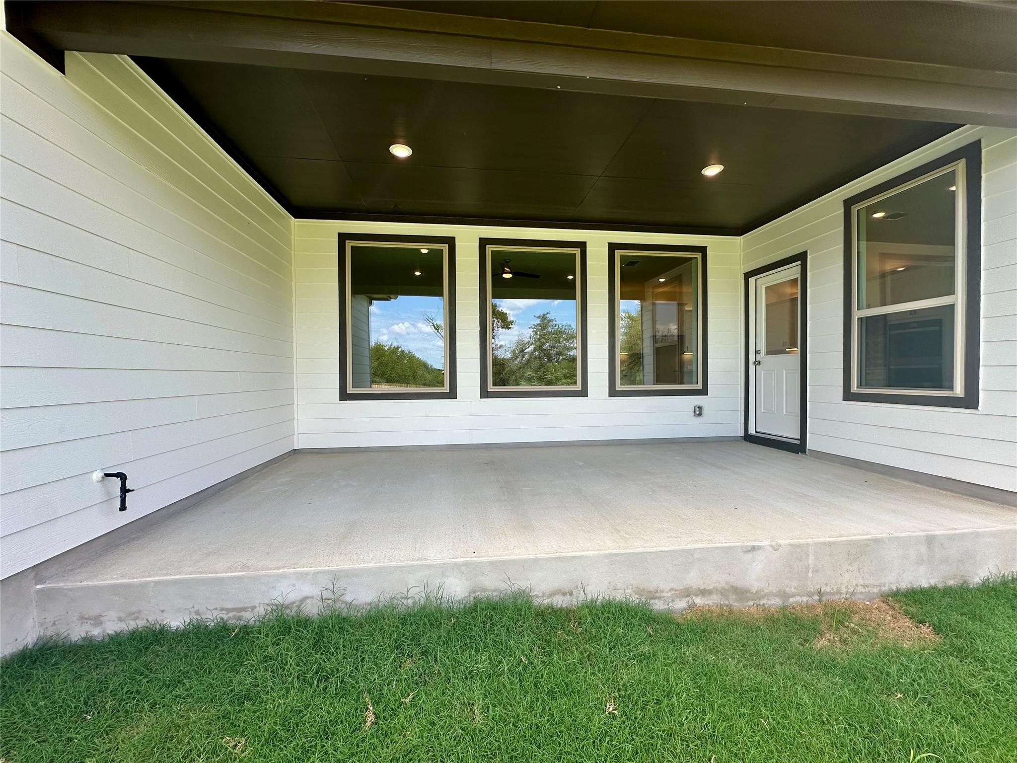 300 Treadwell Ln, Kyle, TX 78640