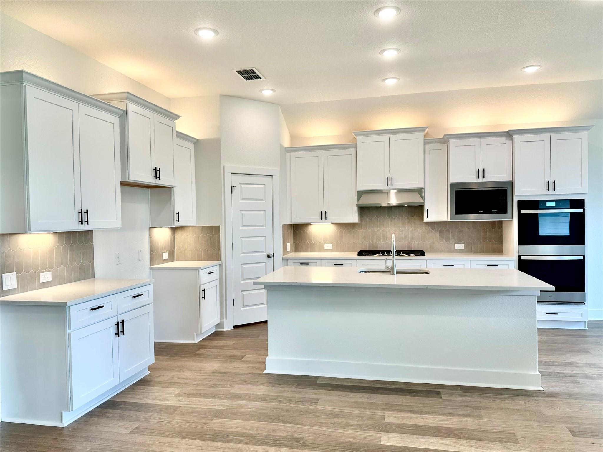 300 Treadwell Ln, Kyle, TX 78640